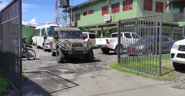 Autoridades panameñas repatrían a cinco presos costarricenses