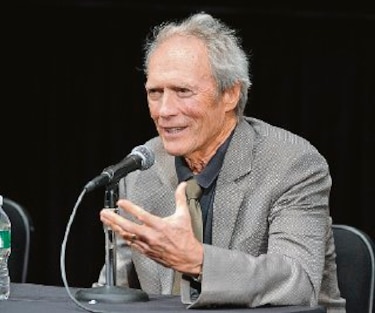 Eastwood salva a director de golf