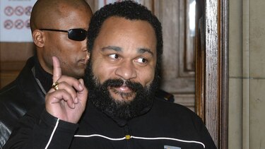 Condenan a dos meses de cárcel a caricaturista en Francia