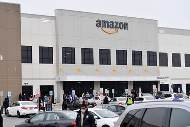 Amazon prohíbe a la policía de EU usar su tecnología de reconocimiento facial