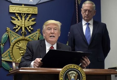 Trump pone trabas a 'musulmanes radicales' y promete reconstrucción militar