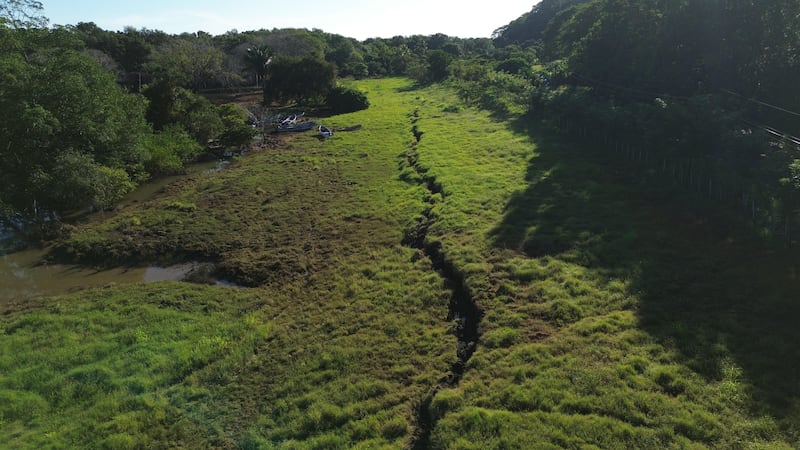 Secuelas del terremoto: La grieta de Búcaro, el dilema de isla Cañas y el resurgir de La Colorada  
