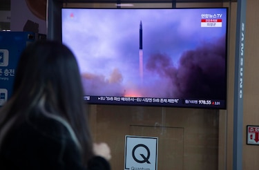Corea del Norte lanza un misil balístico al mar de Japón