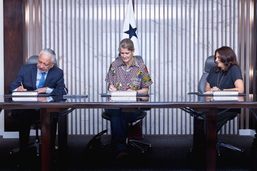 El Canal de Panamá busca fortalecer sus acciones para una sostenibilidad marítima