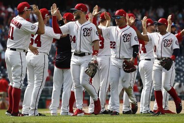 Roark domina a Rojos para mantener buena racha de Nacionales