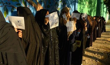 Ataques y temores de fraude merman la participación en elecciones afganas
