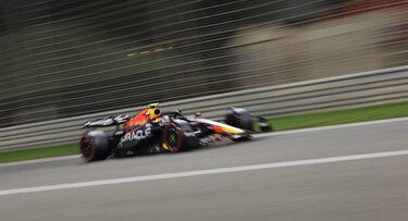 Los Red Bull en primera fila; Sainz sale cuarto en Baréin y Alonso, quinto
