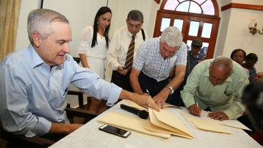 Ejecutivo plantea la creación de documentos negociables para cancelar décimos adeudados