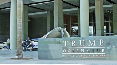 Enconada disputa por hotel Trump
