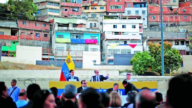 Entre diálogos y protestas