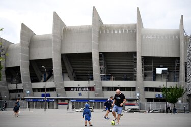 El primer ministro francés anuncia que el campeonato de fútbol no se reanudará; hasta ahora el Tour de Francia se realizará