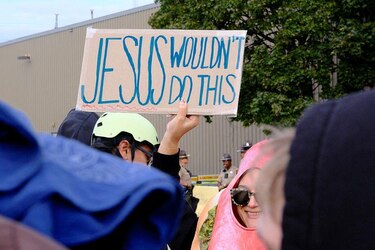 Cuál es el origen de las crecientes tensiones entre el papa León XIV y el gobierno de Donald Trump