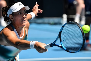 Muguruza debuta dominante en Abierto de Australia, que ‘lamenta’ impacto del caso Djokovic