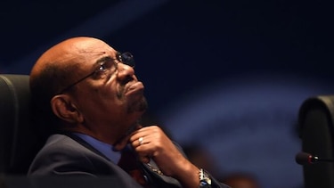 Junta militar de Sudán destituye al presidente Omar al Bashir