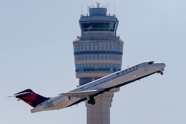 Tráfico aéreo en Estados Unidos vuelve a la normalidad tras días de recortes por el cierre federal