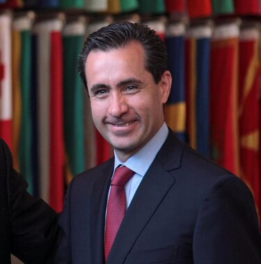 Designan al mexicano Jorge Familiar vicepresidente del Banco Mundial