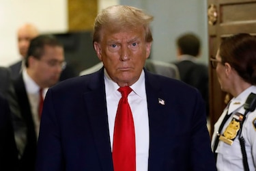 Trump vuelve al juicio civil en Nueva York y se queja de que interfiere con su campaña
