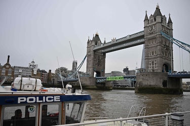 Cierran el puente de la Torre de Londres tras acción de activistas ambientales