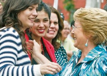 Bachelet trabaja en ganar balotaje