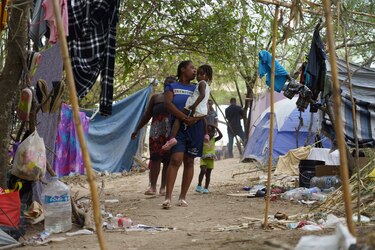 Estados Unidos deja de usar caballos en la operaciones con migrantes en la frontera