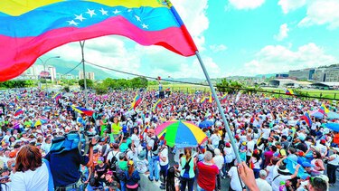 Mujeres exigieron el revocatorio