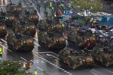 Seúl envía una advertencia a Pionyang con su primer desfile militar en 10 años