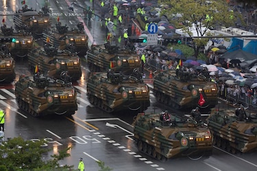 Seúl envía una advertencia a Pionyang con su primer desfile militar en 10 años