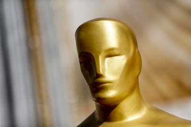 Cillian Murphy lidera la carrera del Óscar a mejor actor, con Paul Giamatti ojo avizor
