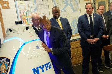 Un robot policía patrullará la estación del metro de Times Square