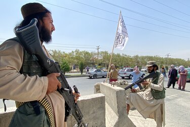 Talibanes prometen permitir el ‘paso seguro’ de civiles al aeropuerto de Kabul
