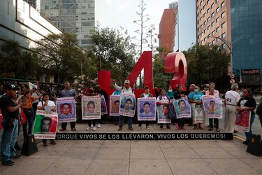 Gobierno abre por dos meses todos los archivos del caso Ayotzinapa a familiares