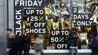 Estados Unidos: Consumidores gastaron menos que el año pasado en el fin de semana de descuentos