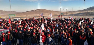 Chile: mineros de Escondida dispuestos a estar en huelga hasta dos meses