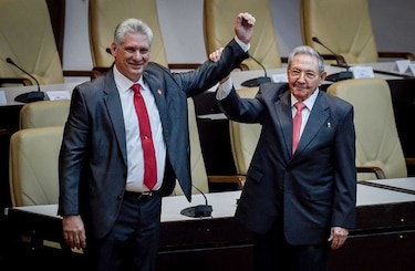 Raúl Castro sale pero el castrismo queda con Díaz-Canel en Cuba