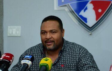 Carlos Lee presenta su cuerpo técnico para eliminatoria del Clásico Mundial