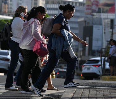Las mujeres lideran las aulas, pero no el mercado laboral