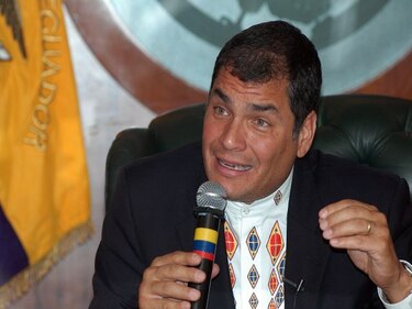 Presidente de Ecuador eleva tono en crisis diplomática con Panamá