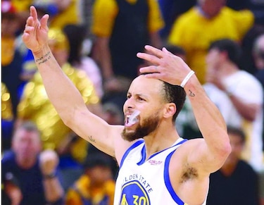 Curry falló todo lo que tiró de a tres,  pero terminó  feliz