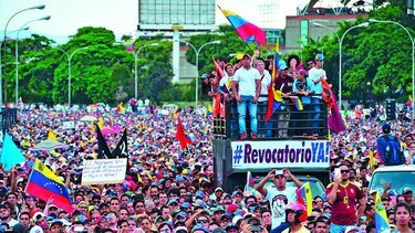 La MUD emplaza a Maduro y anuncia huelga general