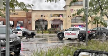 Tres muertos en tiroteo en centro comercial en Indiana