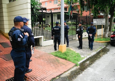 Policía rodea embajada de Bolivia: Saúl Méndez sigue refugiado en la sede diplomática 