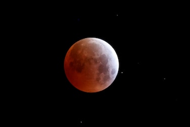 Esta noche: Horarios y recomendaciones para ver el eclipse lunar este jueves 27 de agosto