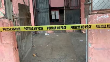 25 personas aprehendidas por ‘parking’ clandestino en Santa Ana; una unidad policial fue herida 