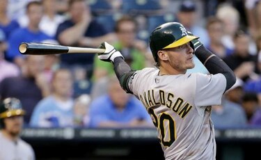 Azulejos cambian a Lowrie a los Atléticos por Donaldson