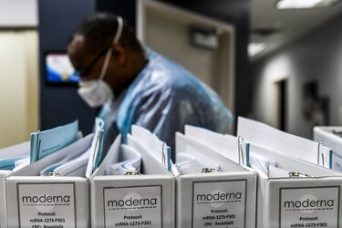 Dos fabricantes de vacuna para la Covid-19 revelan sus protocolos de ensayo