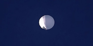 Estados Unidos derriba al ‘globo espía’ chino, cuyos restos caen sobre el mar