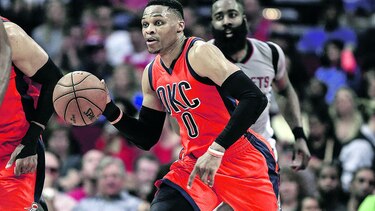 Westbrook sigue como líder anotador de la NBA