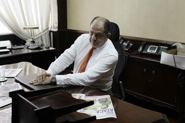 Solís coloca en su despacho cuadro del primer presidente de Costa Rica