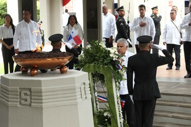 Familiares y autoridades rinden tributo a los mártires del 9 de enero en solemne ceremonia