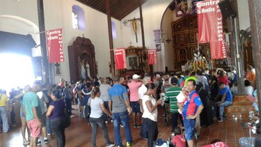 Cientos de devotos participan en las festividades del Cristo de Portobelo